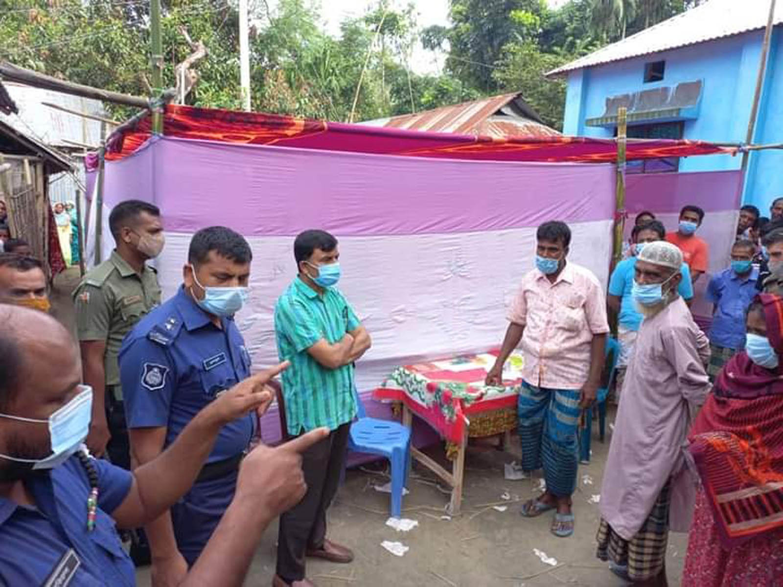 কুড়িগ্রামে লকডাউনে  বিয়ের অনুষ্ঠান,  কনের বাবাকে জরিমান